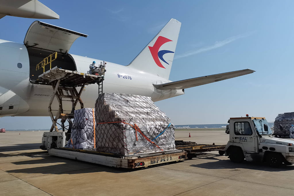 Cargo airplane used for air freight transportation, delivering goods quickly by air.